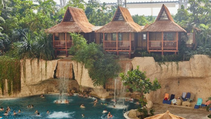 tropical islands resort piscinas