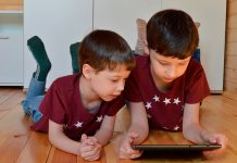 Cómo saber de que hablan en internet niños