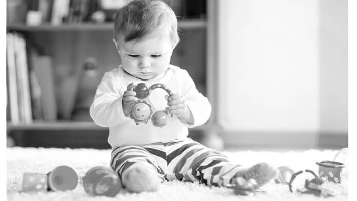 jueguetes blanco y negro bebé en color negro y blanca para favorecer la estimulación del sentido de la vista
