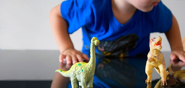 dinosaurios niño genio